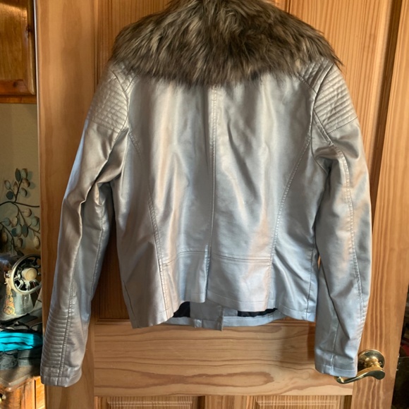 Silver jacket with fur collar - Picture 4 of 7